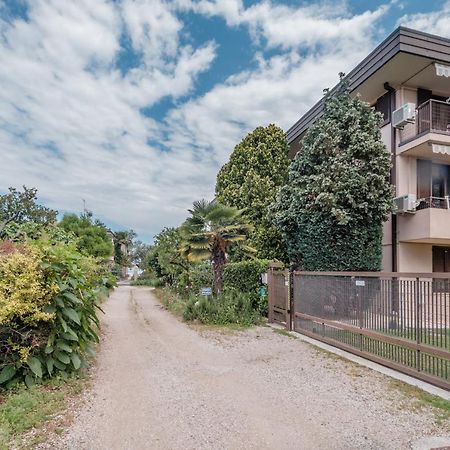 Casa Lugana 19 - Monolocale Con Piscina Direttamente A Lago Sirmione Luaran gambar