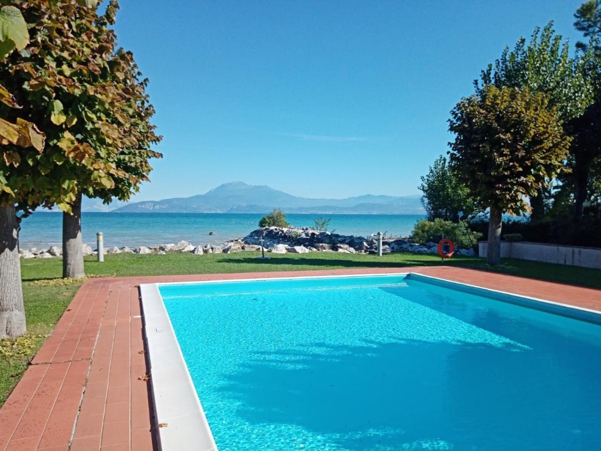Casa Lugana 19 - Monolocale Con Piscina Direttamente A Lago Sirmione Luaran gambar